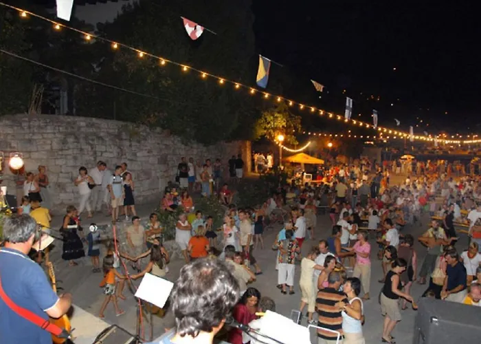 Apartman Mit Balkon Und Terrasse By Interhome